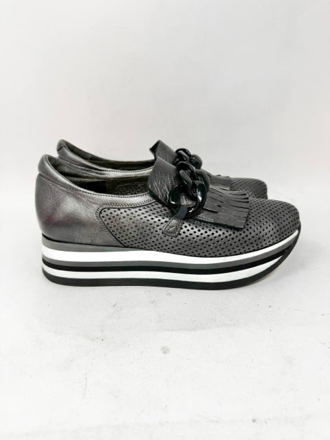 Shoe Size 39 Gray Sneakers