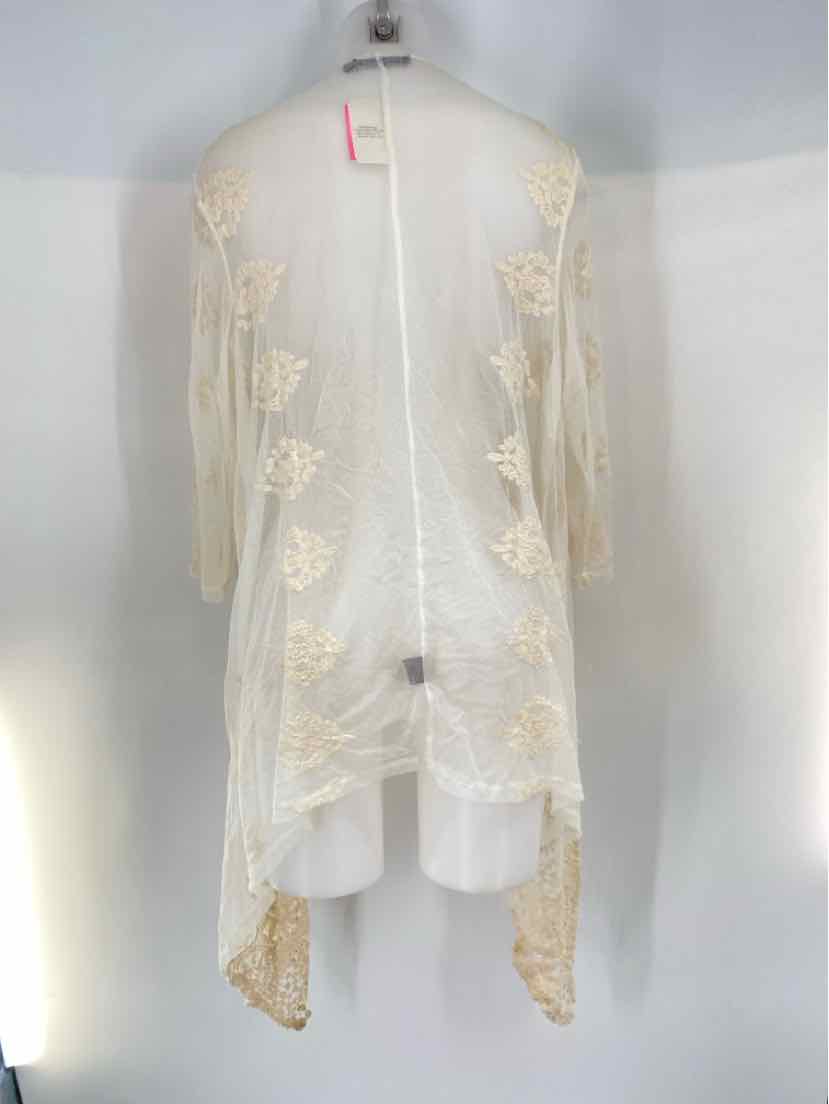 Size XL Cream Shirt