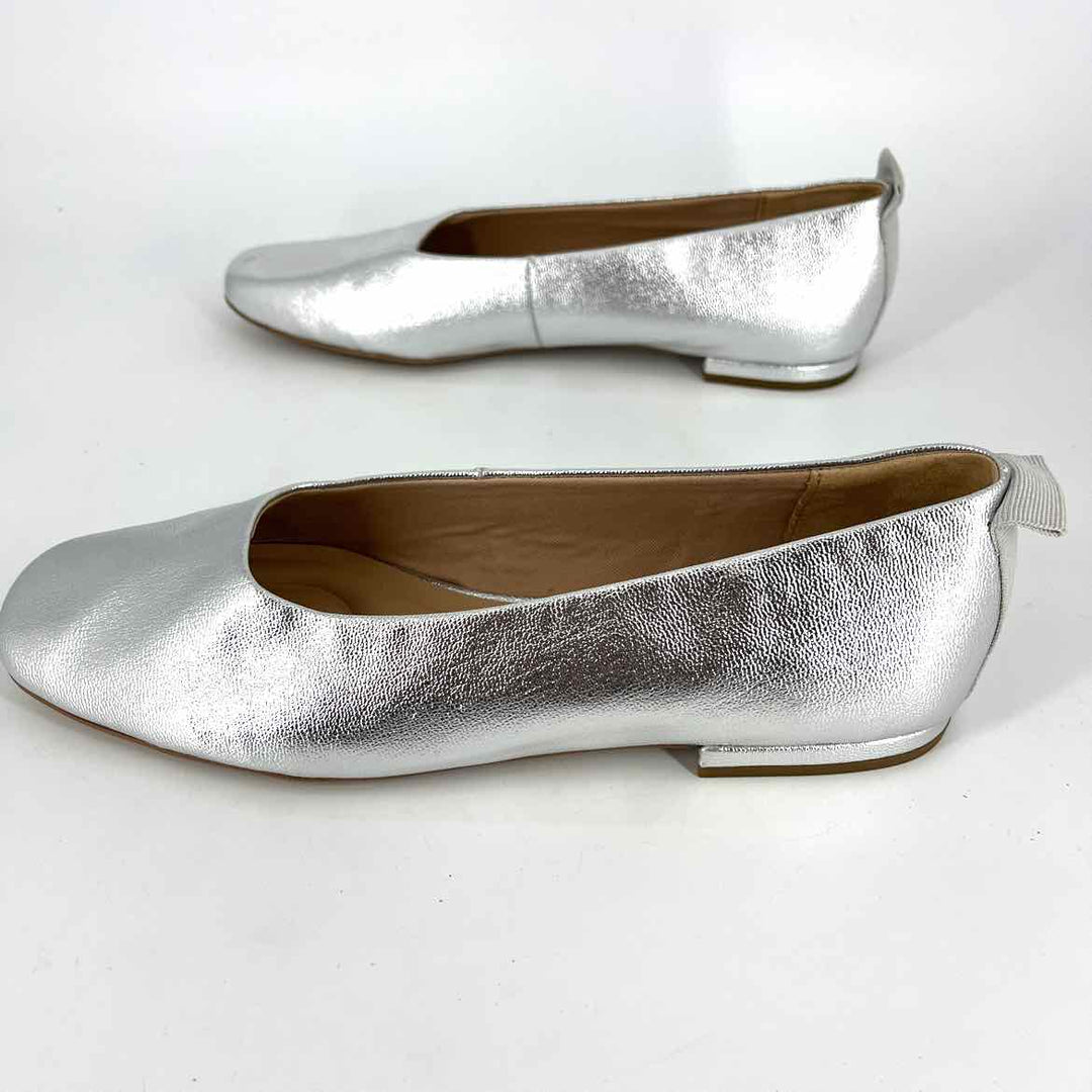 Shoe Size 8.5 FRANCO SARTO Silver Faux Leather Sandals