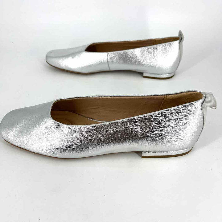 Shoe Size 8.5 FRANCO SARTO Silver Faux Leather Sandals