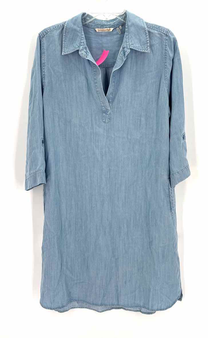 Size L SOFT BY AVENUE Blue Chambray Dress