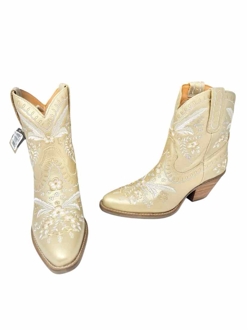 Shoe Size 8.5 DINGO Gold Leather Boots