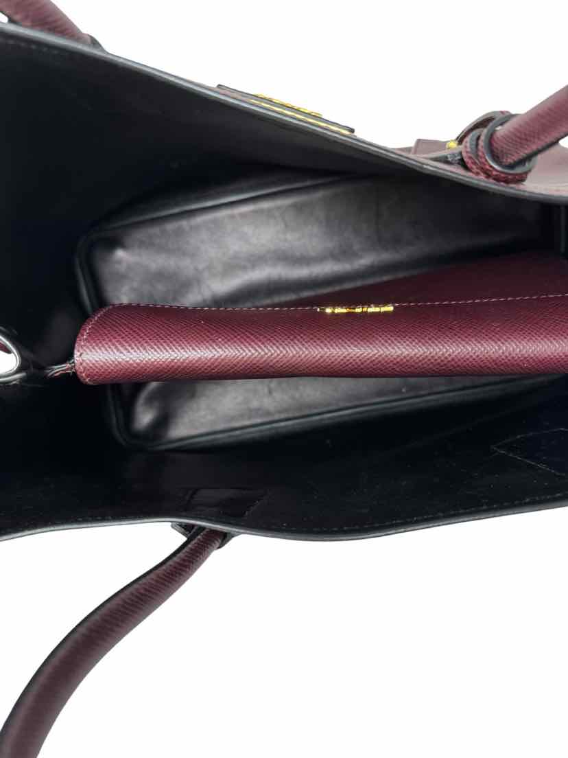 PRADA Luxury - Purse