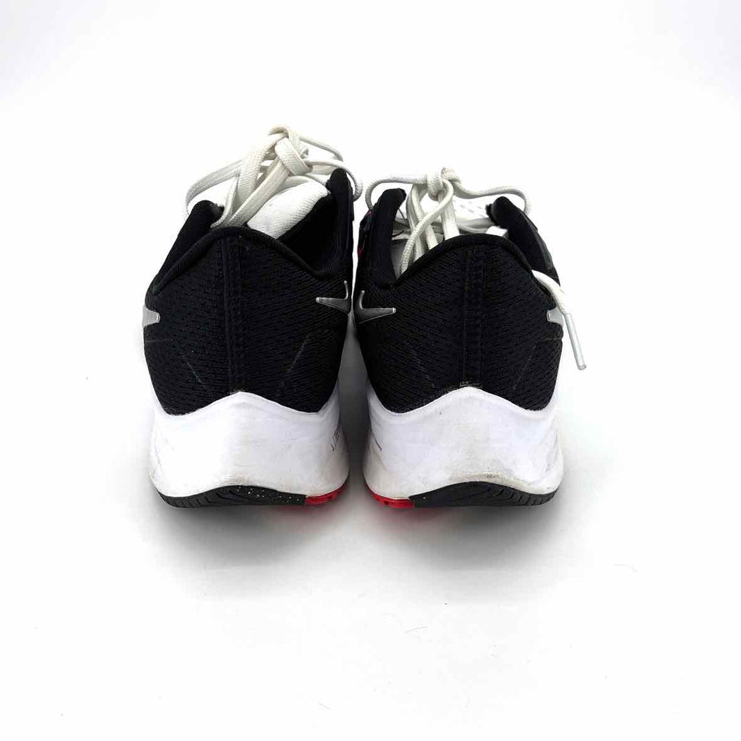 Shoe Size 6 Nike White Knit Sneakers