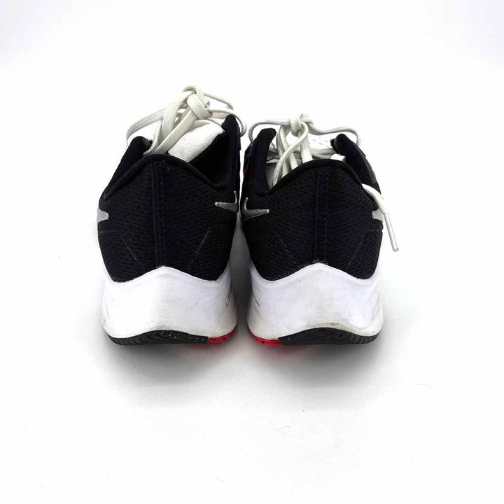 Shoe Size 6 Nike White Knit Sneakers
