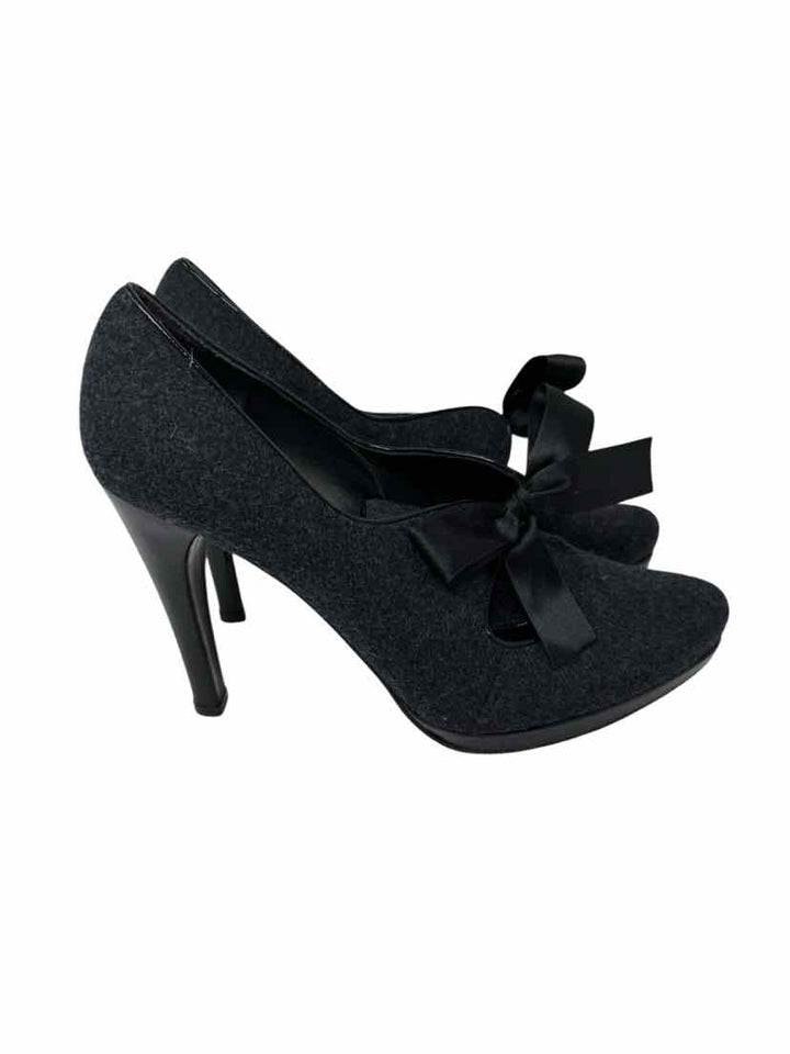 Shoe Size 9 Stuart Weitzman Gray Pumps