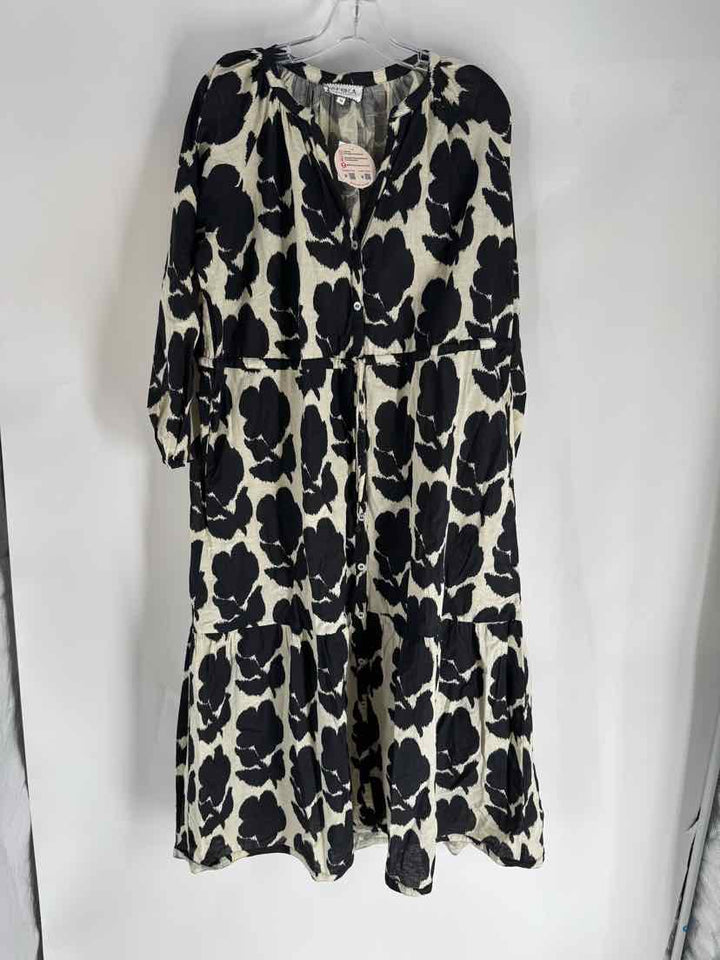 Size M OMIKA Black Print Dress