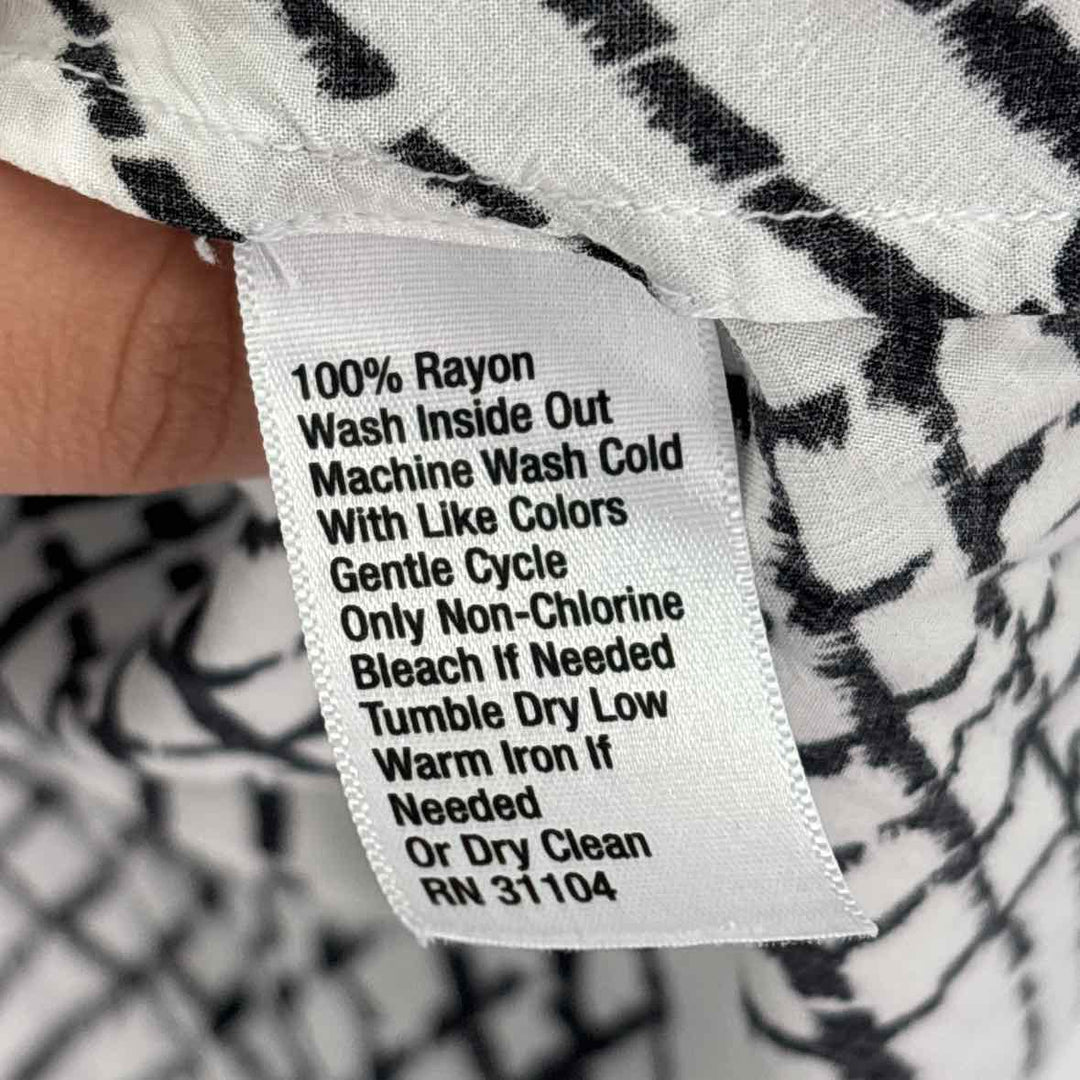 Size 2X KAARI Black/White Shirt