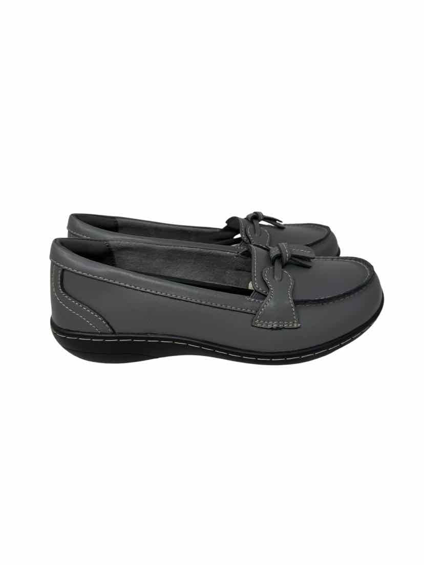 Shoe Size 8 Gray Flats