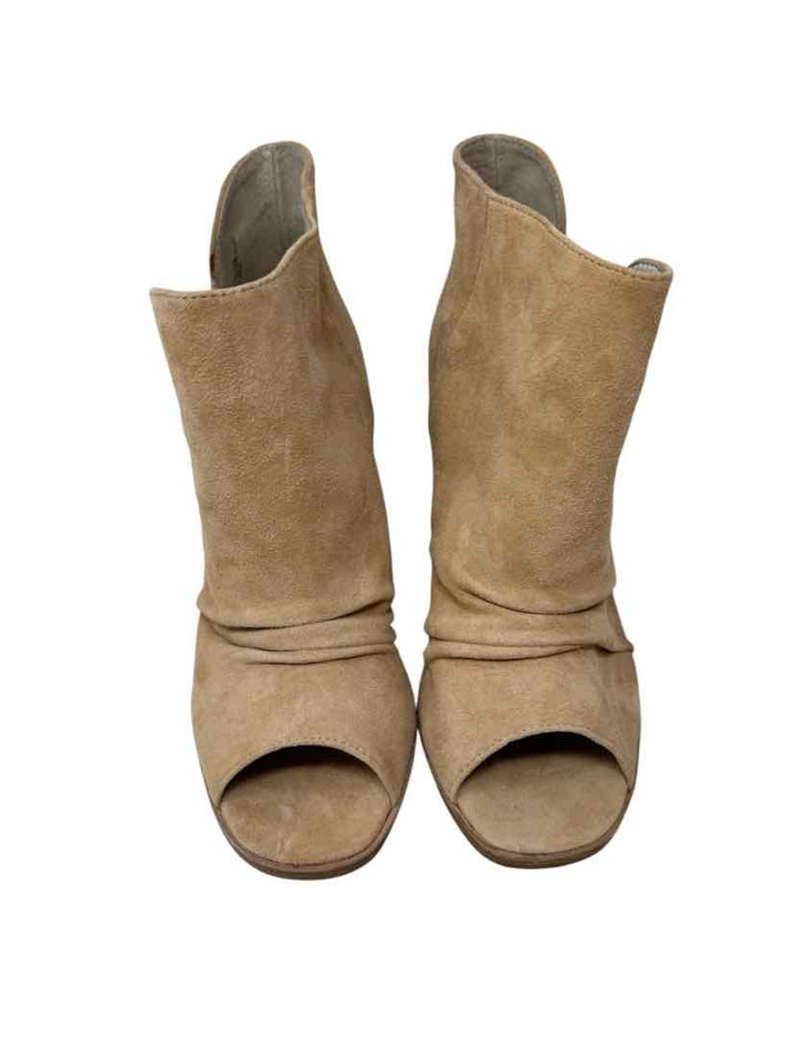 Shoe Size 7.5 Beige Boots