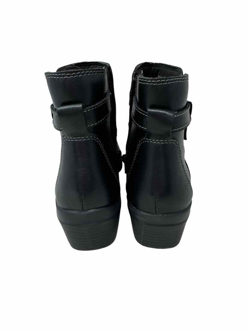 Shoe Size 8.5 CLARKS Black Leather Boots