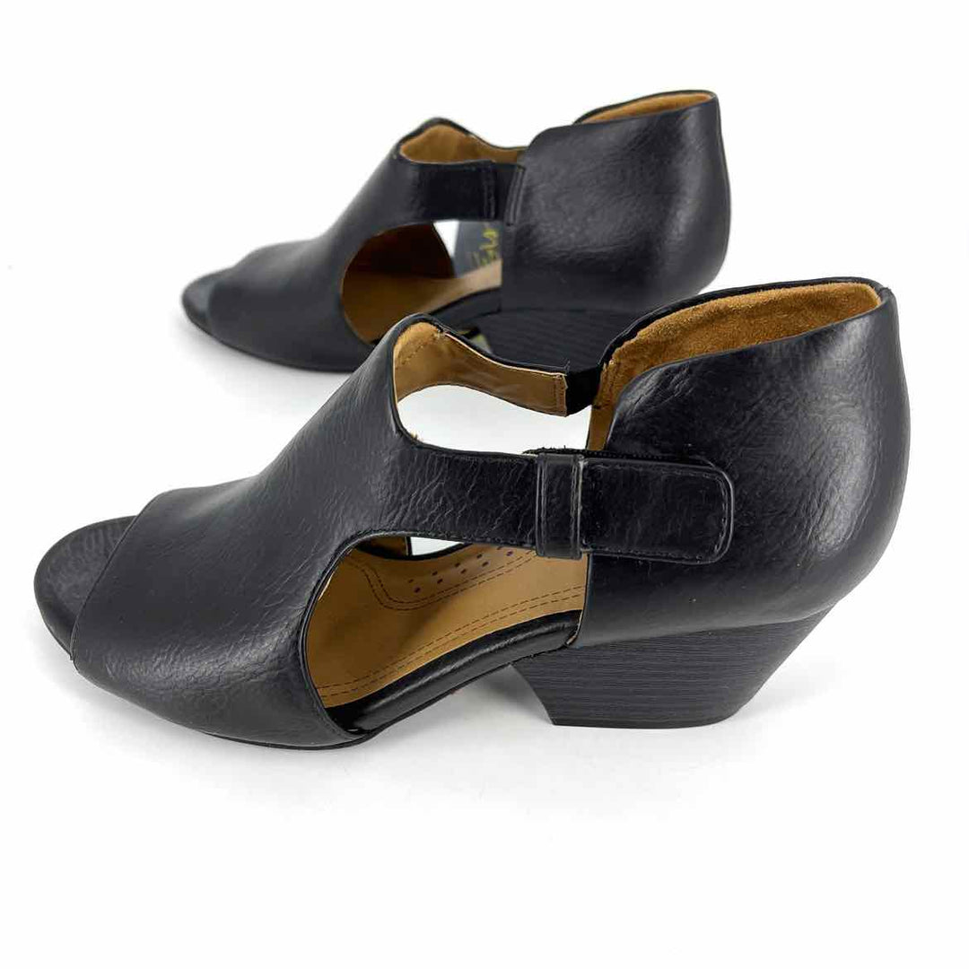 Shoe Size 8 Black Leather Sandals
