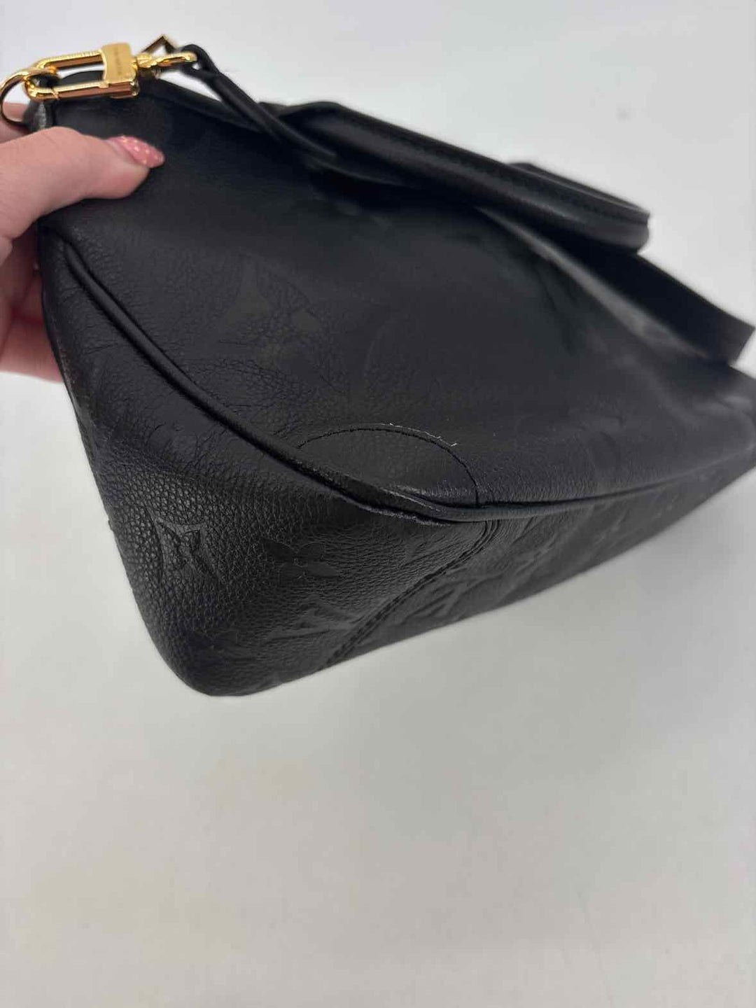 LOUIS VUITTON BLACK PURSE