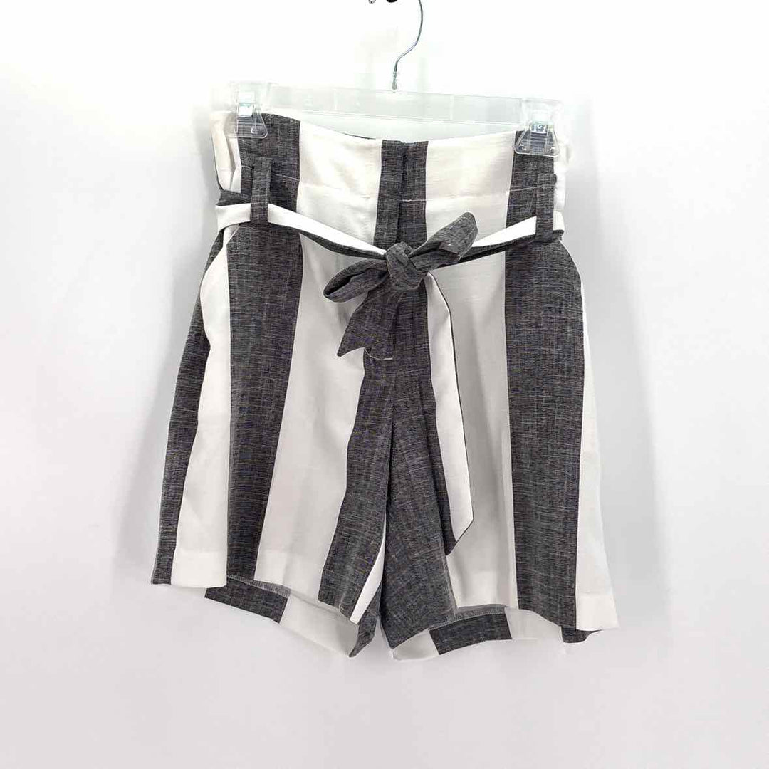 Size 2 NY & CO White Shorts