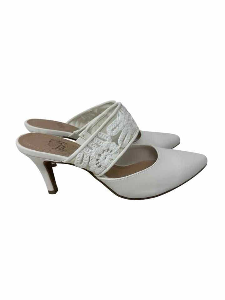 Shoe Size 7.5 IMPO White Pumps