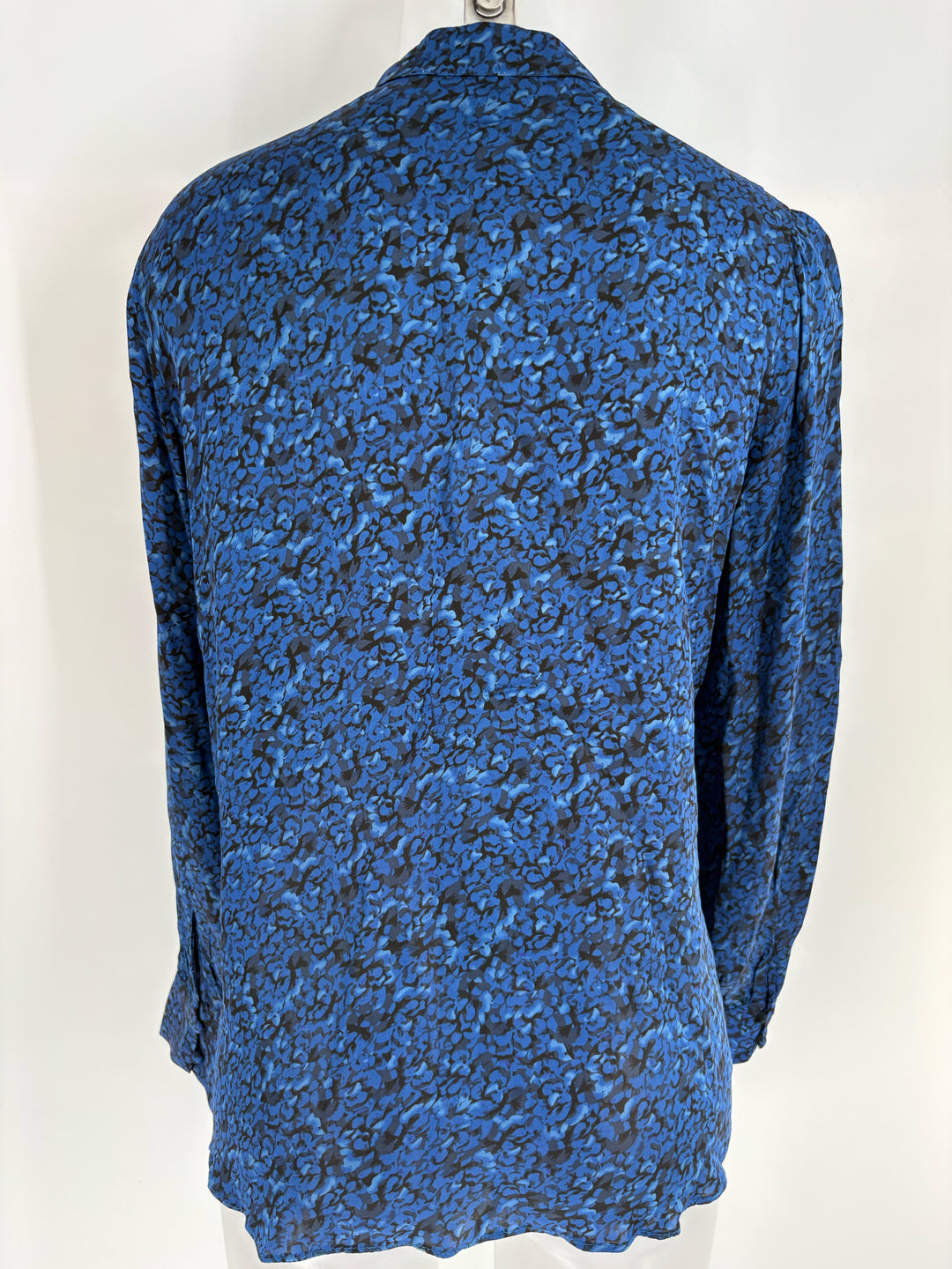 Size L TAHARI Blue Shirt