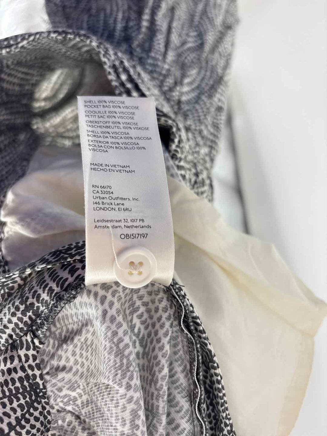 Size 4 Anthropologie gray print Pants