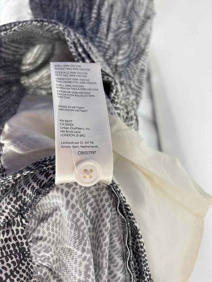Size 4 Anthropologie gray print Pants