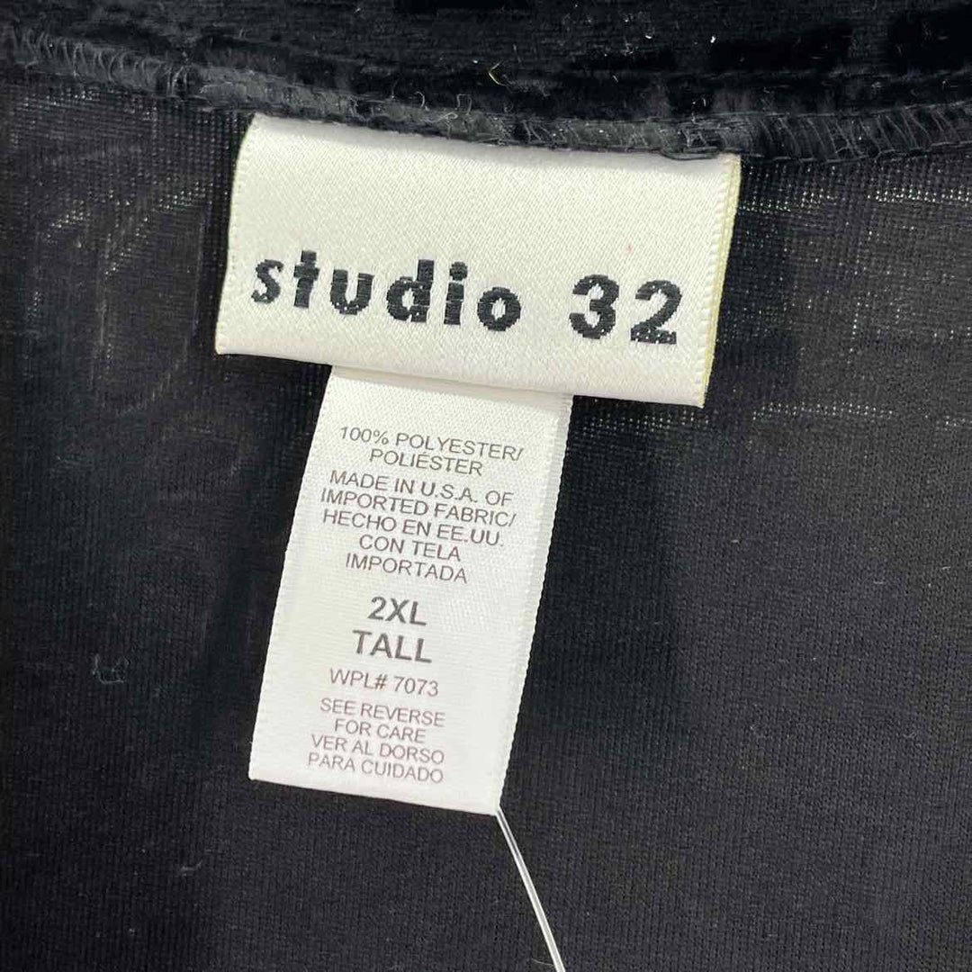 Size 2X Black Shirt