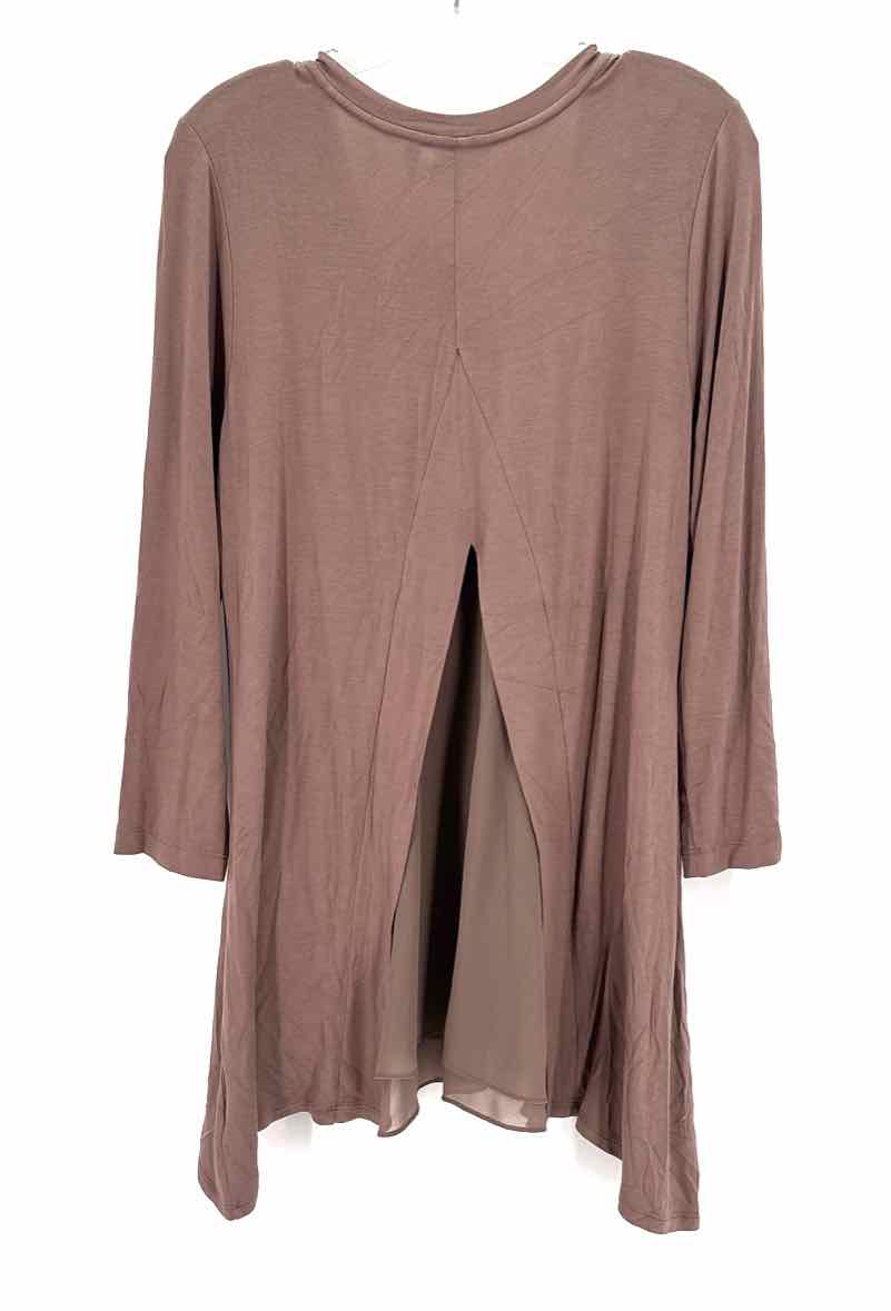 Size M LOGO Taupe Knit Shirt