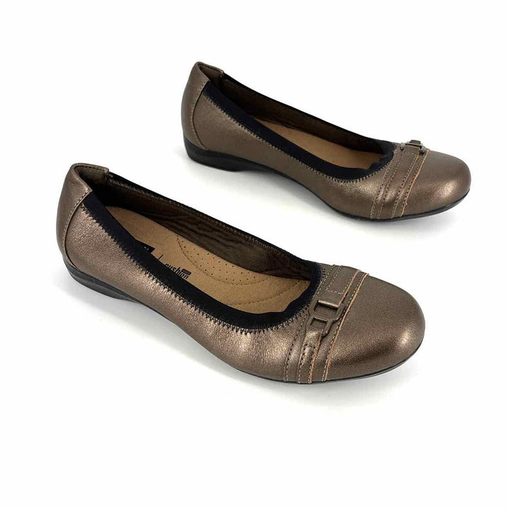 Shoe Size 7.5 CLARKS Brown Flats