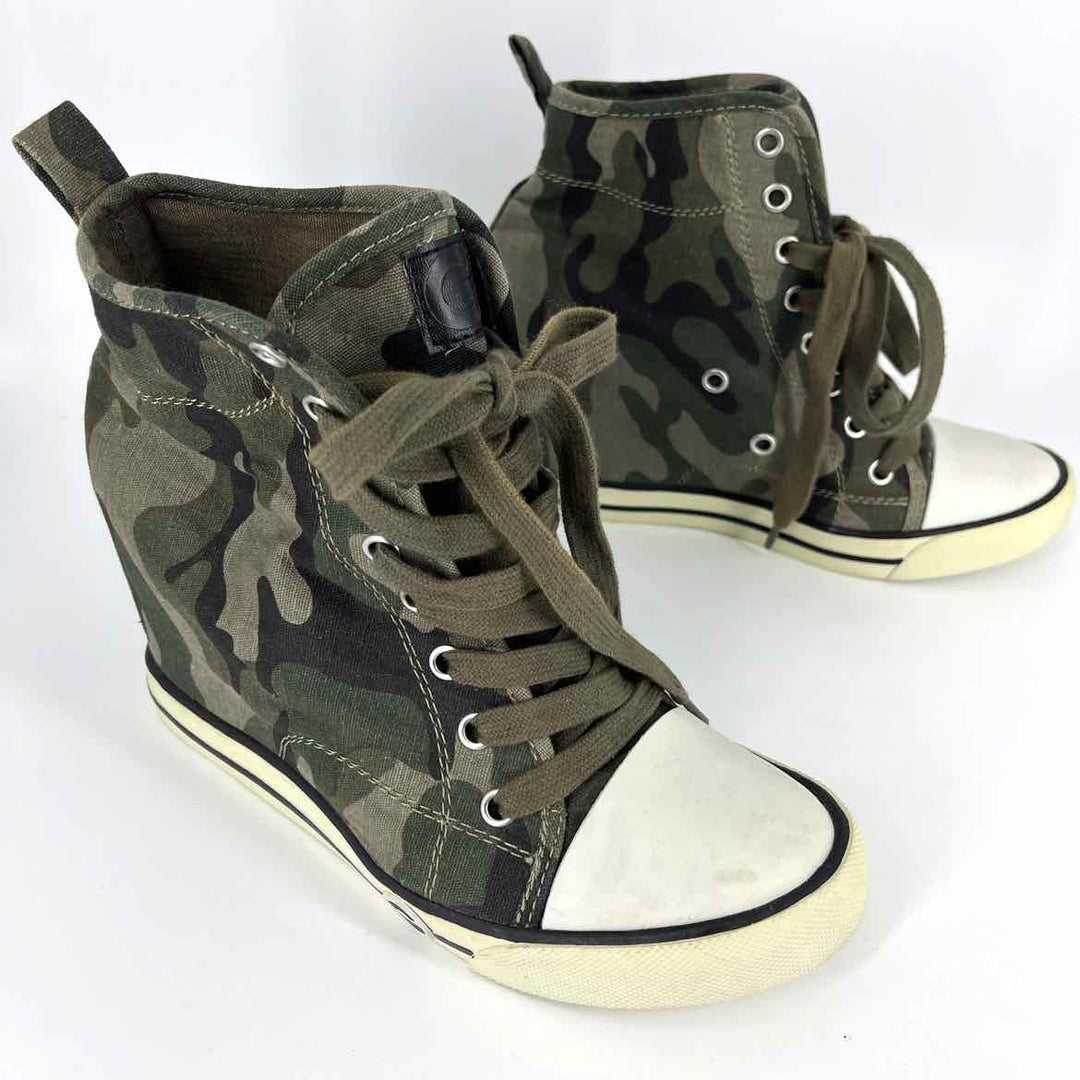 Shoe Size 9 GUESS Green Sneakers