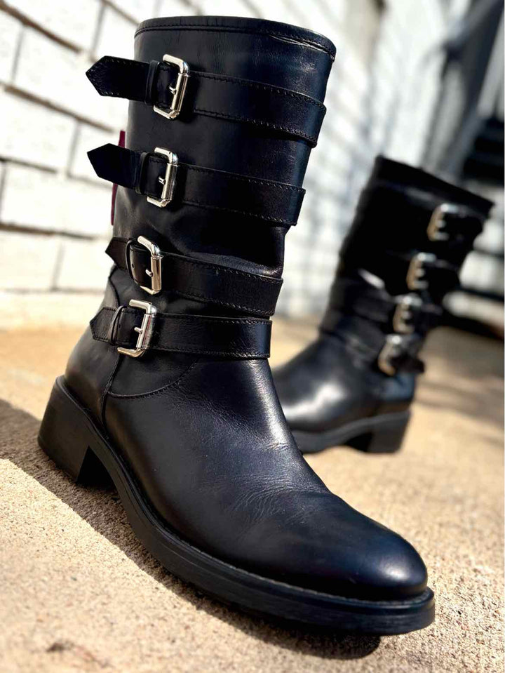 Shoe Size 7.5 Black Leather Boots