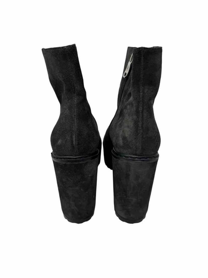 Shoe Size 39 Gray Suede Boots