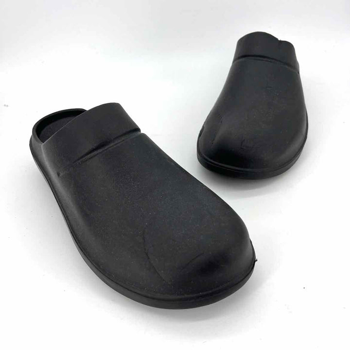 Shoe Size 9 OOFOS Black Clogs