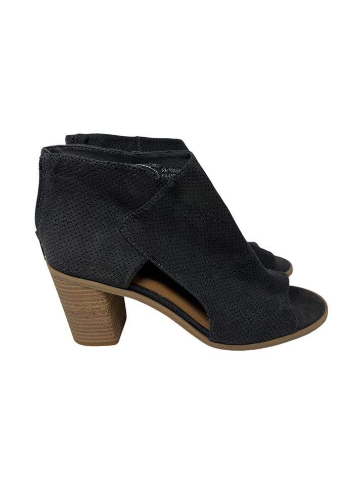 Shoe Size 8 Gray Pumps