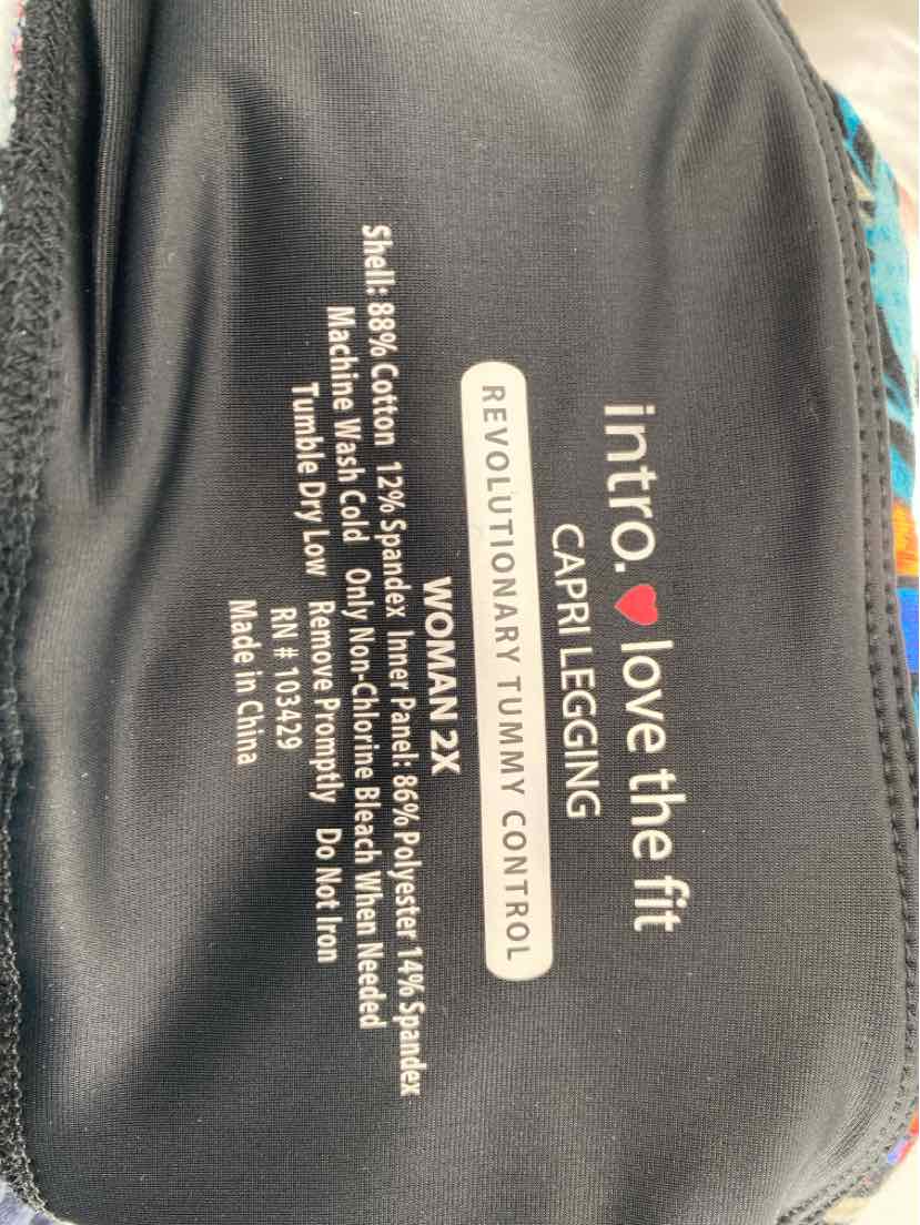 Size 2X Multi-Color Capri