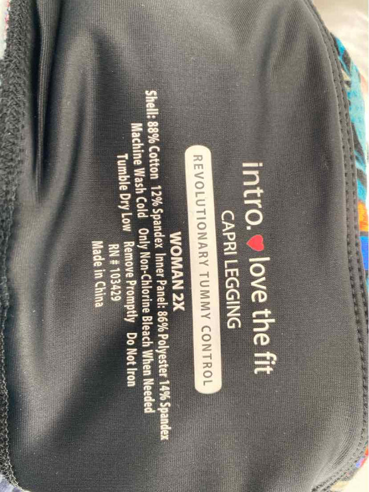 Size 2X Multi-Color Capri