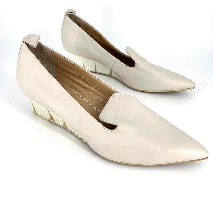 Shoe Size 8.5 FRANCO SARTO Beige Leather Pumps