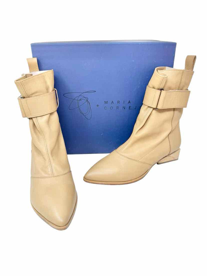 Shoe Size 39.5 Beige Leather Boots