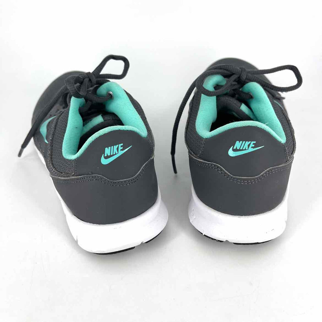 Shoe Size 8.5 Nike Gray Sneakers