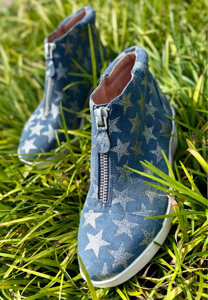 Shoe Size 8 GENTLE SOULS Blue Suede Sneakers