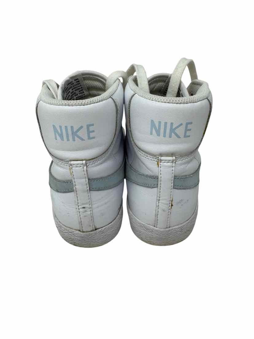 Shoe Size 39 Nike White Leather Sneakers