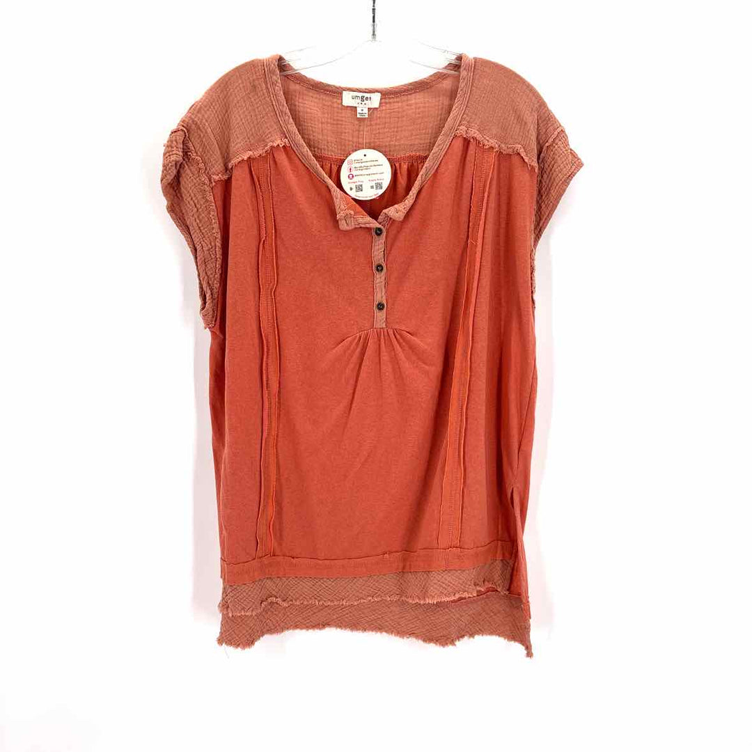 Size M Umgee Orange Knit Shirt