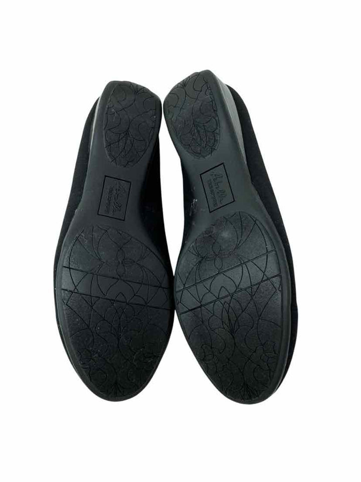 Shoe Size 6.5 Black Flats