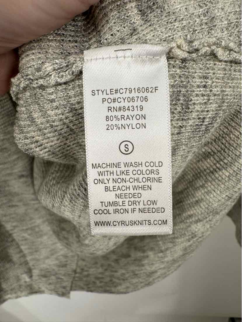 Size S CYRUS Gray Sweater