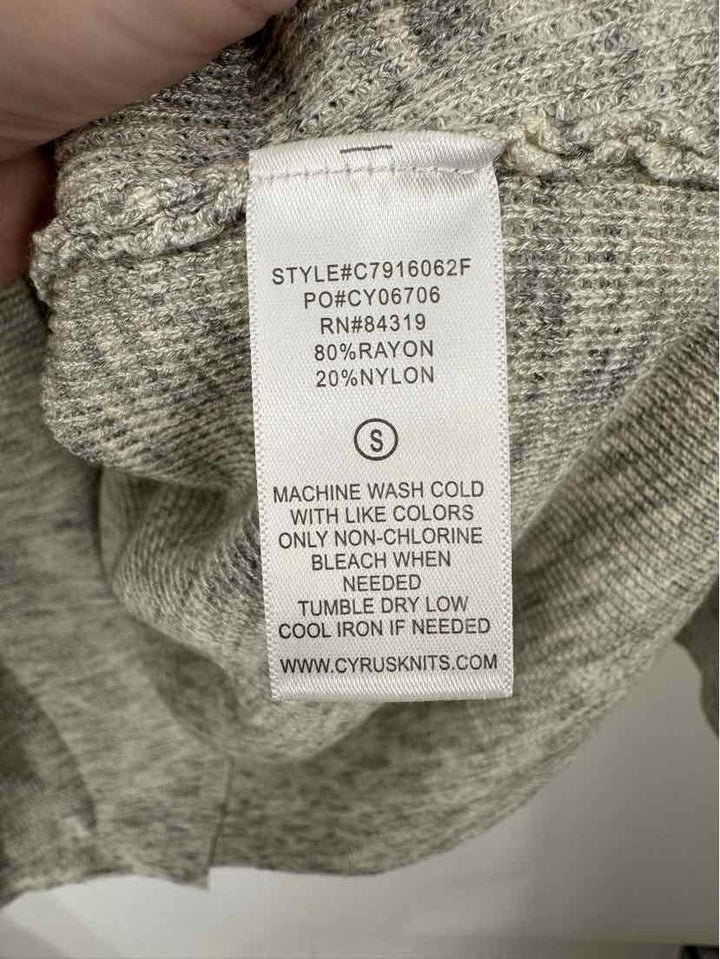 Size S CYRUS Gray Sweater