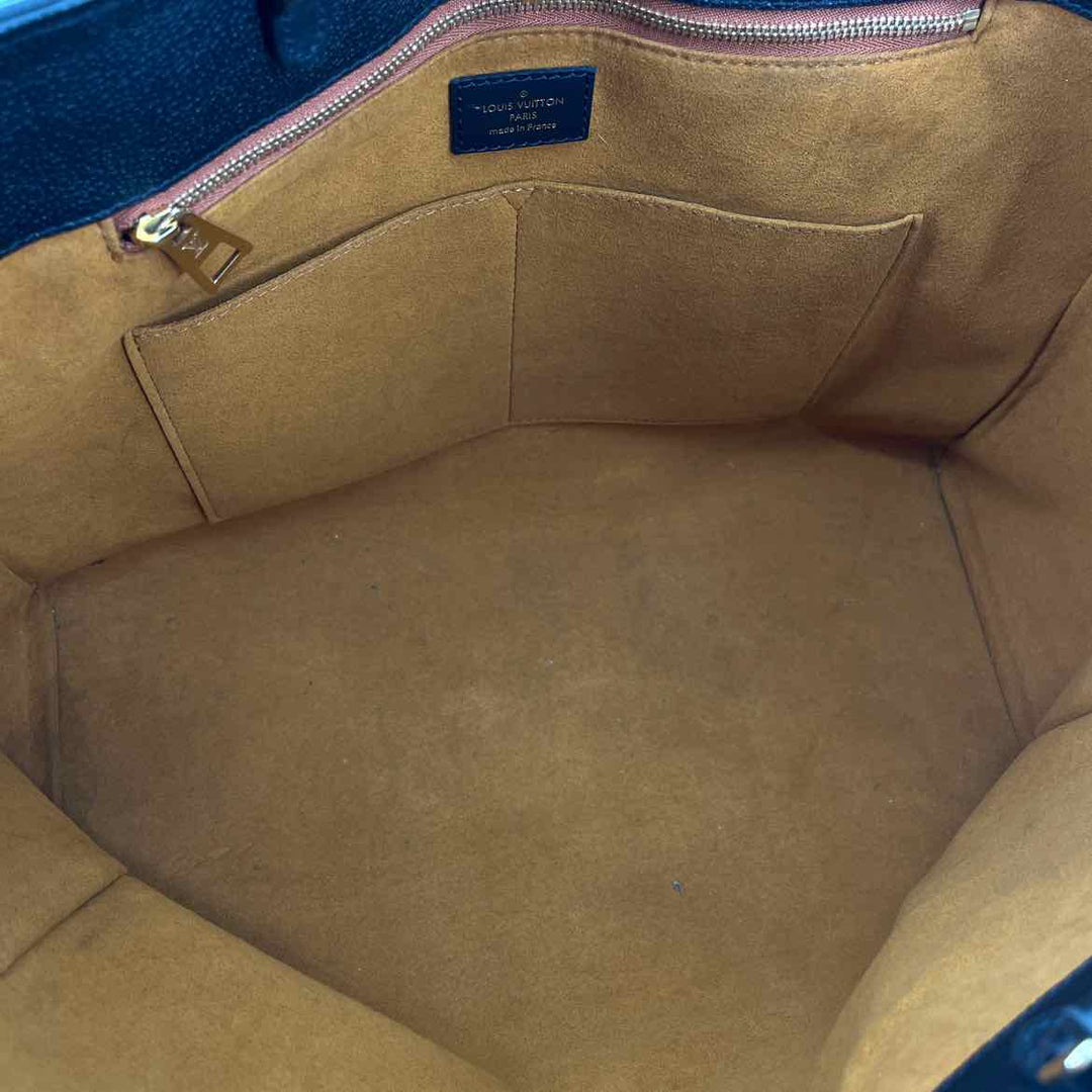 Louis Vuitton Luxury - Purse