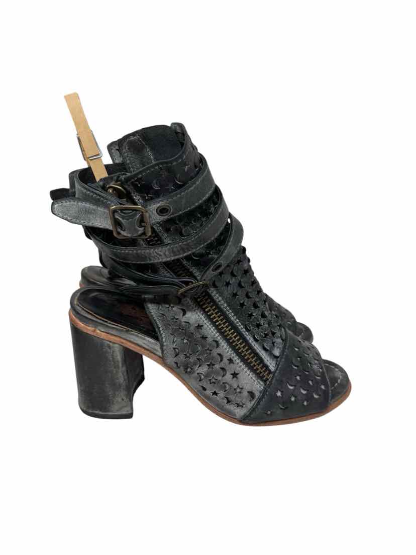 Shoe Size 8 FREEBIRD Black Leather Pumps