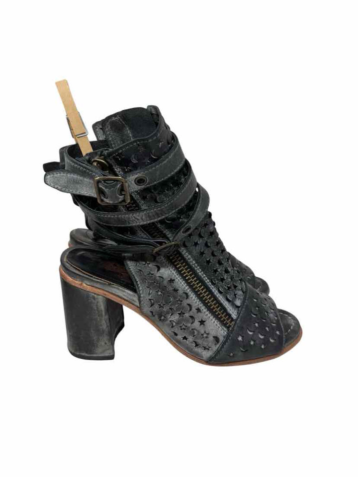 Shoe Size 8 FREEBIRD Black Leather Pumps