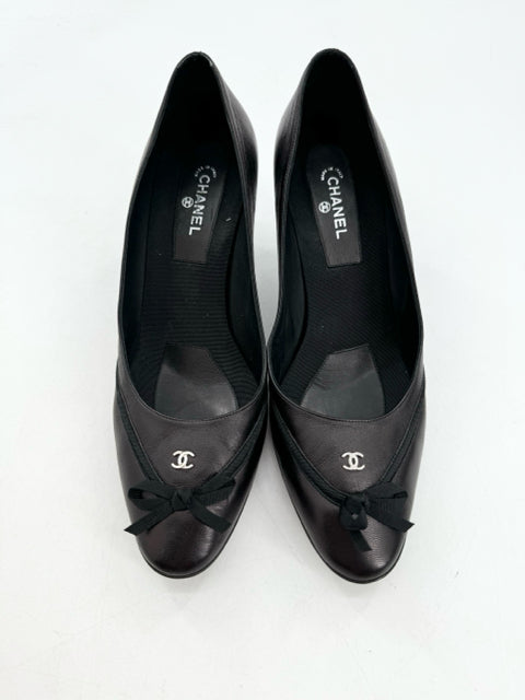 Shoe Size 11 Chanel Black Leather Pumps