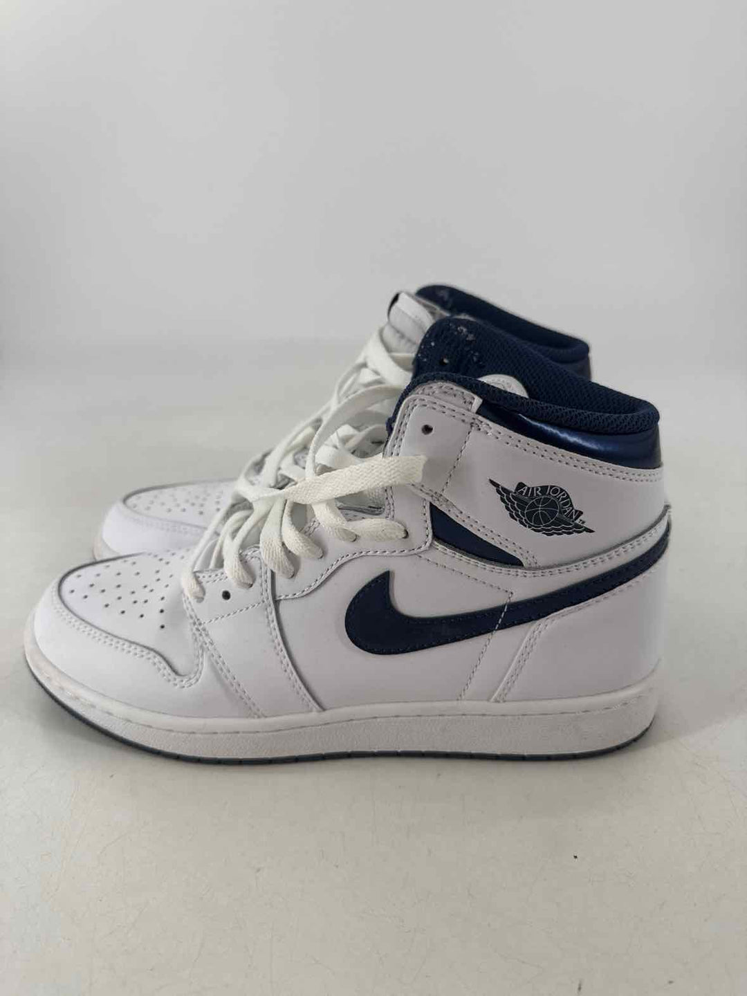 Shoe Size 7 Nike White Sneakers