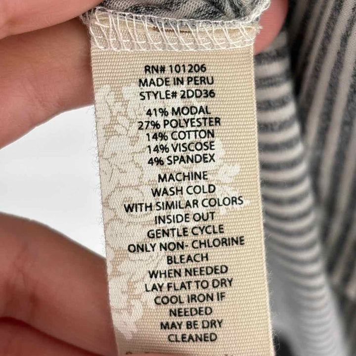 Size L SOFT BY AVENUE Gray Shirt