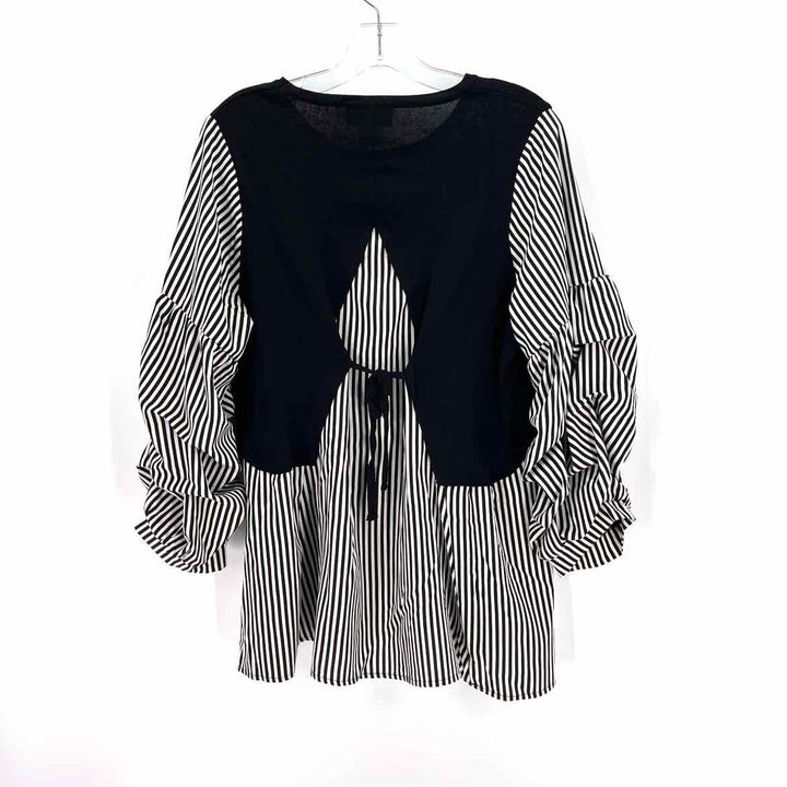 Size M GRACIA Black/White Shirt