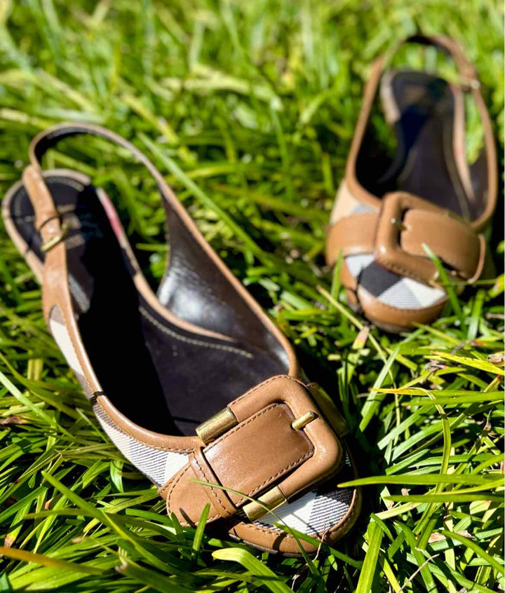 Shoe Size 37.5 Burberry Tan Canvas Luxury - Flats