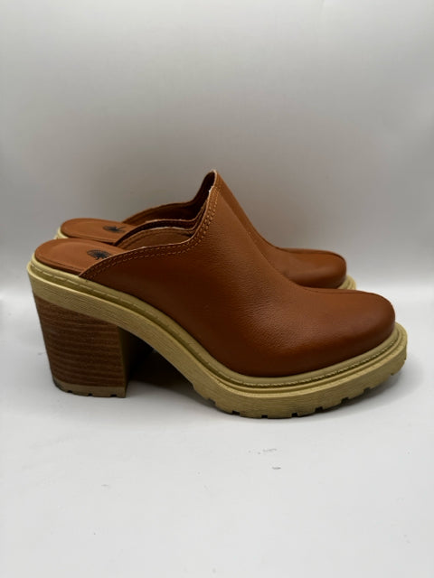 Shoe Size 8.5 OTBT Brown Leather Pumps